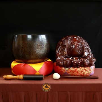 Bộ Chuông Đen Vảy Cá, Mõ Rồng Gỗ Thảo Hoa Lê Kích Thước 16inch (40cm)